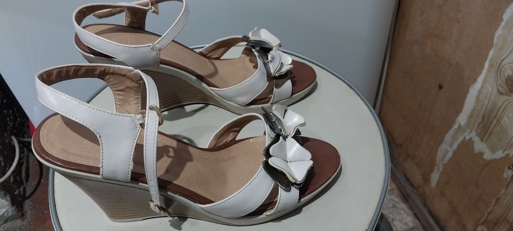 Босоножки для изящной ножки.