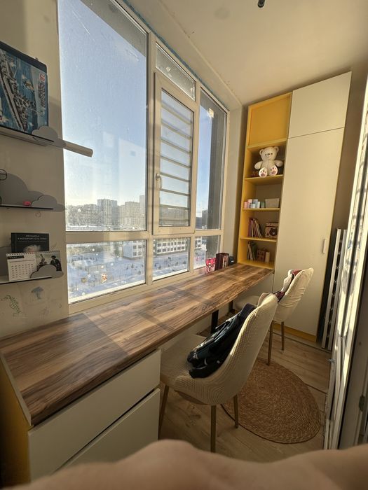 Шкаф и парта для учебы