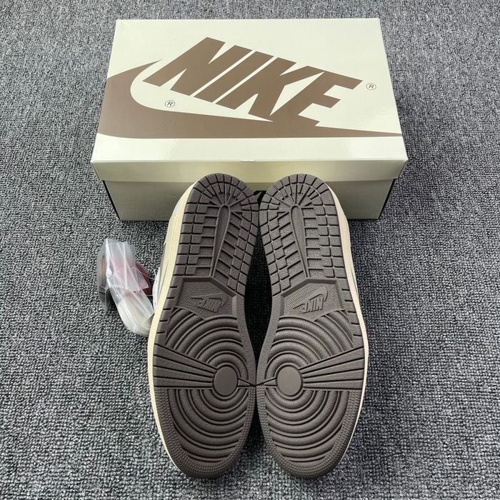 Jordan 1 Low Travis Scott