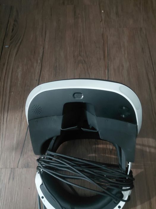 Vând vr ps4 prima versiune