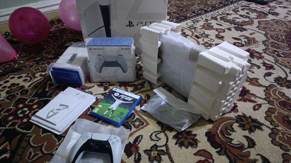 PlayStation 5 slim 1 TB sotaman.