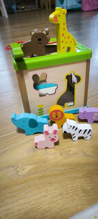 Дървено кубче сортер с животни