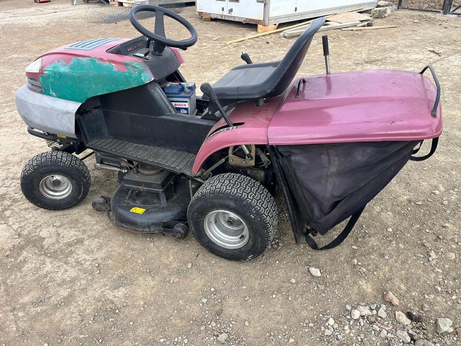 Tractoras gazon motor B&S 17,5 cai