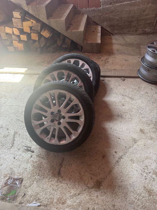 Roți Volvo în stare bună