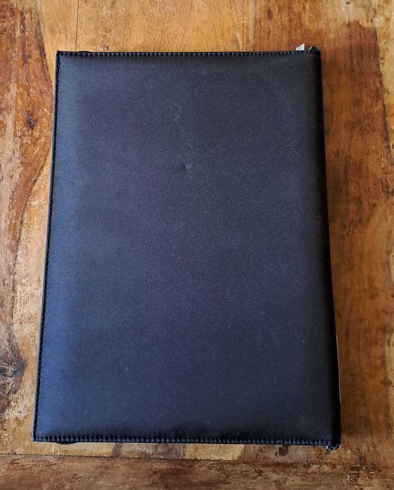 папка луксозна за документи черен с зелено с цип Марксман Marksman А4