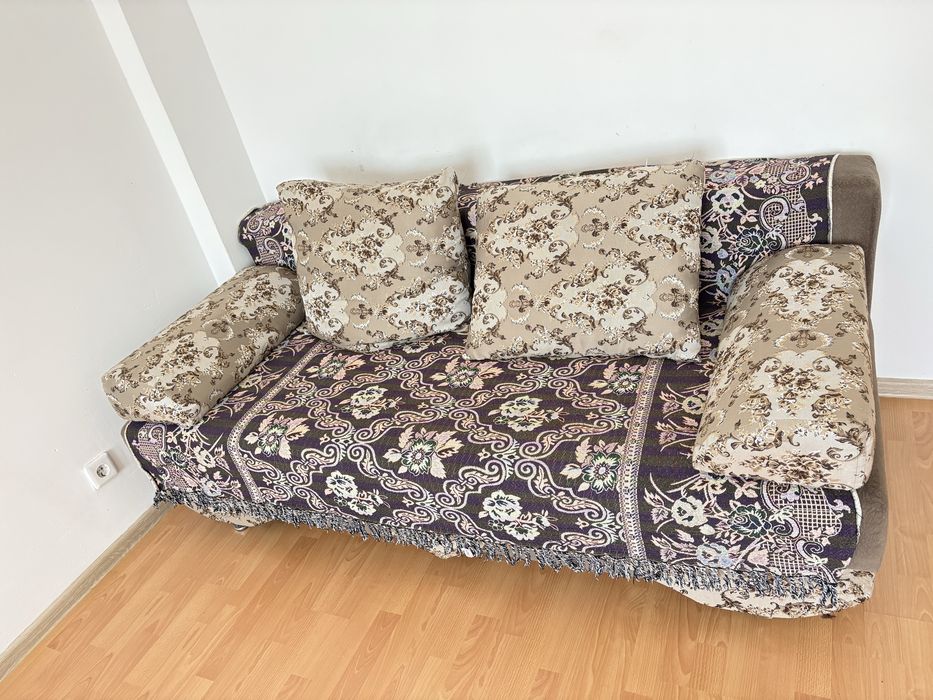 Буу диван в хорошем состояний