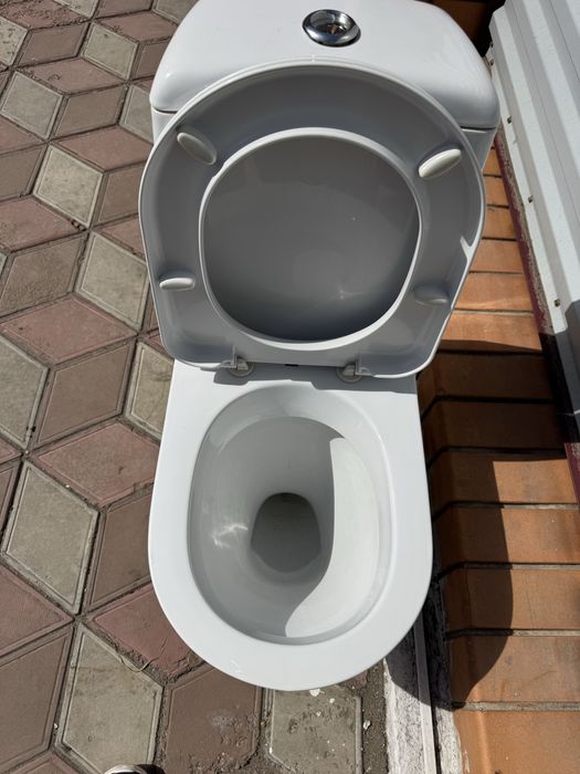 Унитаз с бачком