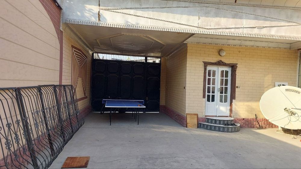 Ховли уй  сотилади.