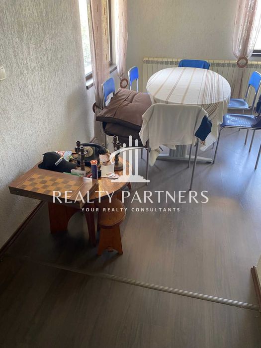 Отдава под наем Етаж от къща - с. Кладница, обл. Перник