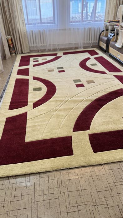 Продается ковер в отличном состоянии