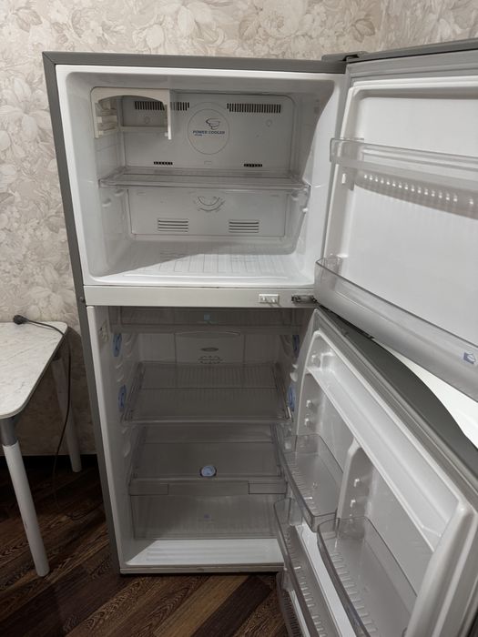 Холодильник Samsung