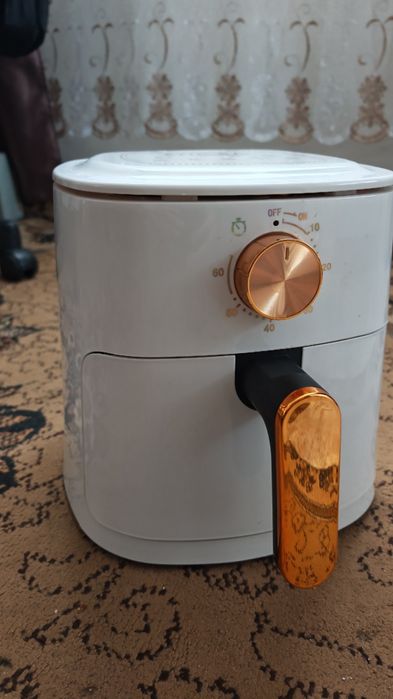 Vând Airfryer aproape nou