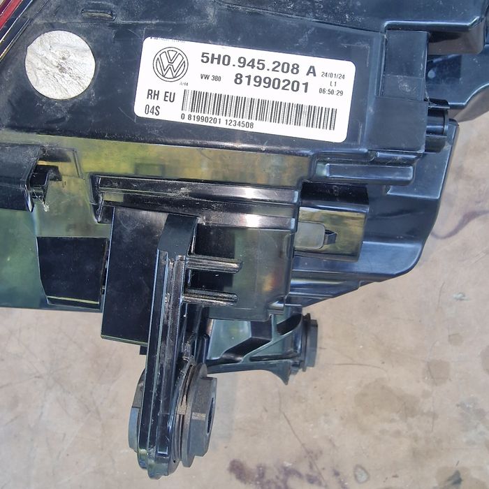 VW GOLF 8 dynamic kombi десен стоп