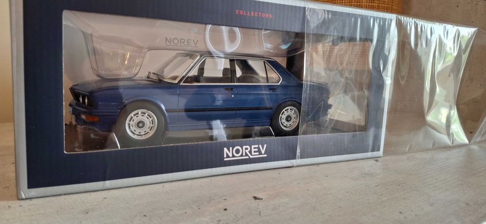 Авто-модел BMW M535i 1987 Blue Metallic, Norev, M 1:18