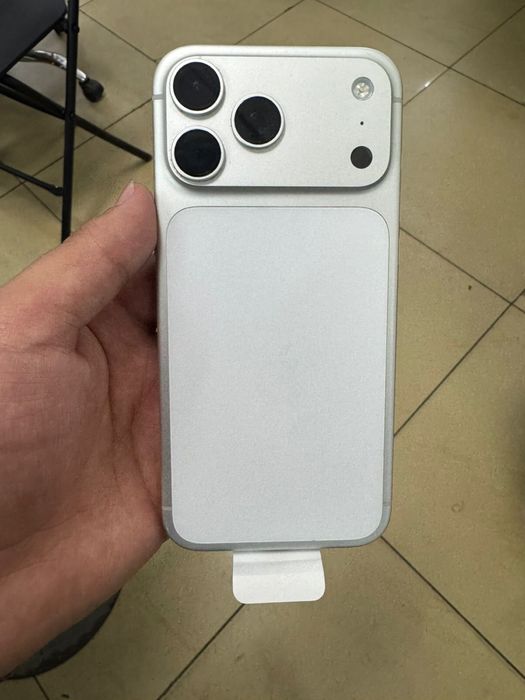 17 pro max 256 gb EAC