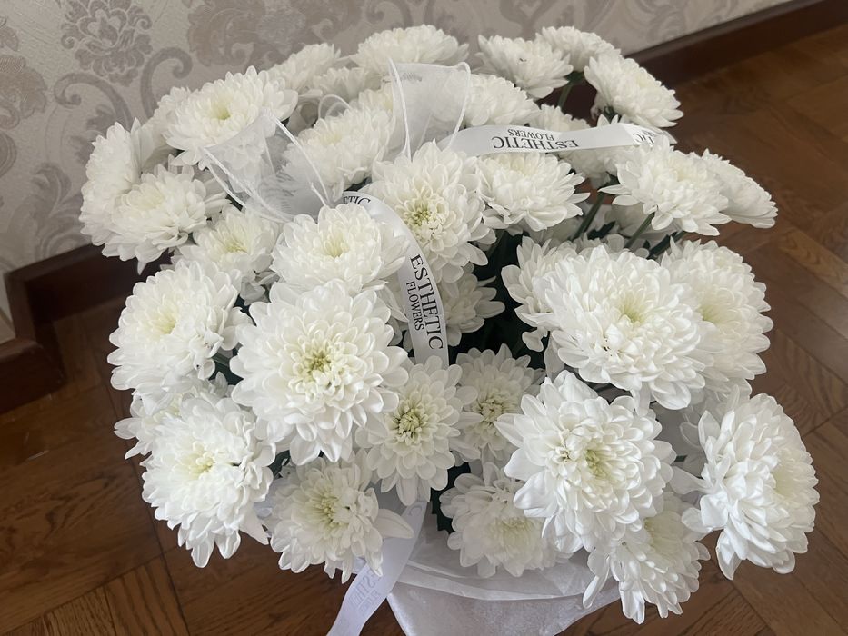 Цветы в корзине, свежая