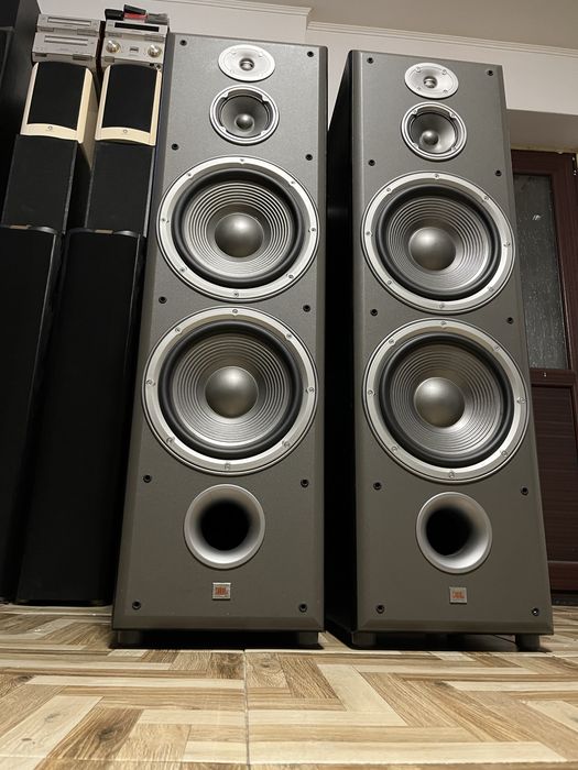 Boxe imense JBL-E100 Cap de serie