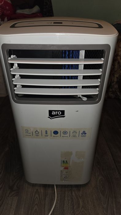 Vând aer conditionat Aro.