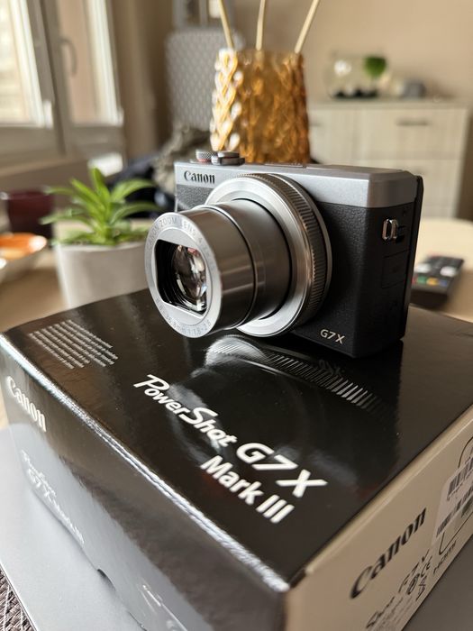 НОВ! Canon PowerShot G7X Mark III Сив