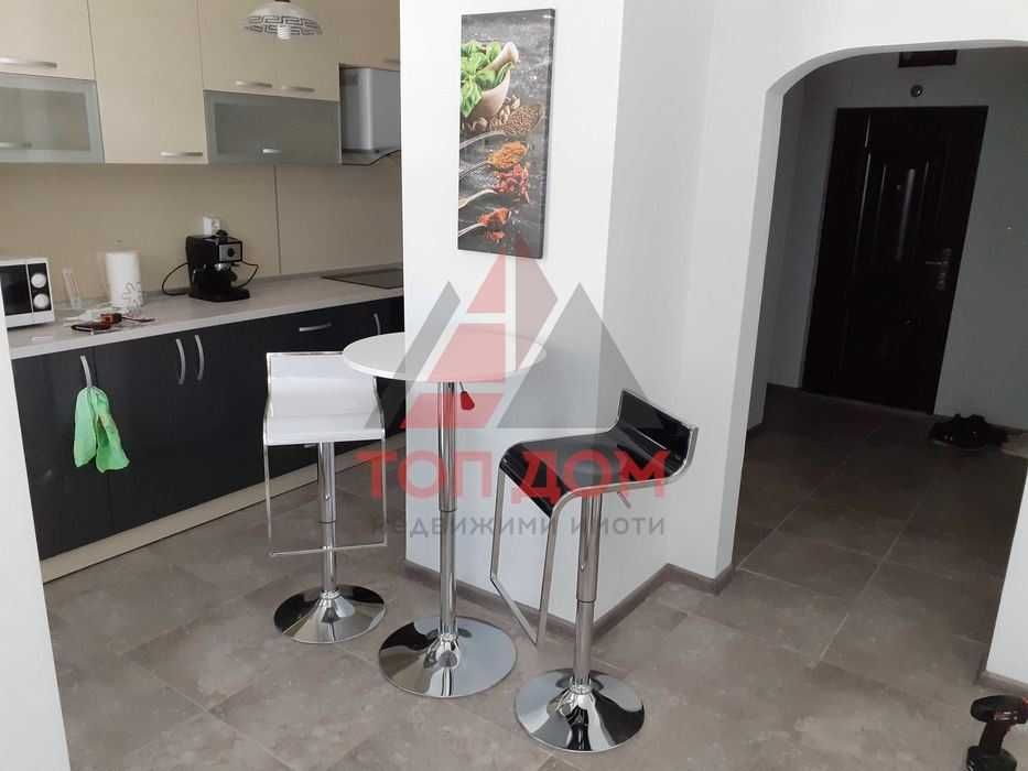 Дава се под наем Тристаен апартамент в Варна, Център - 80 кв.м за 714 € - Снимка #2