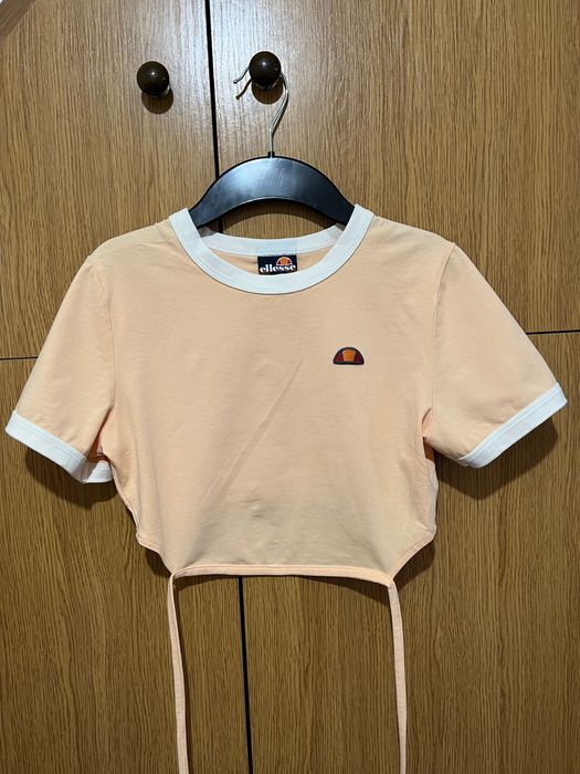 Блузка кроп цвят праскова .