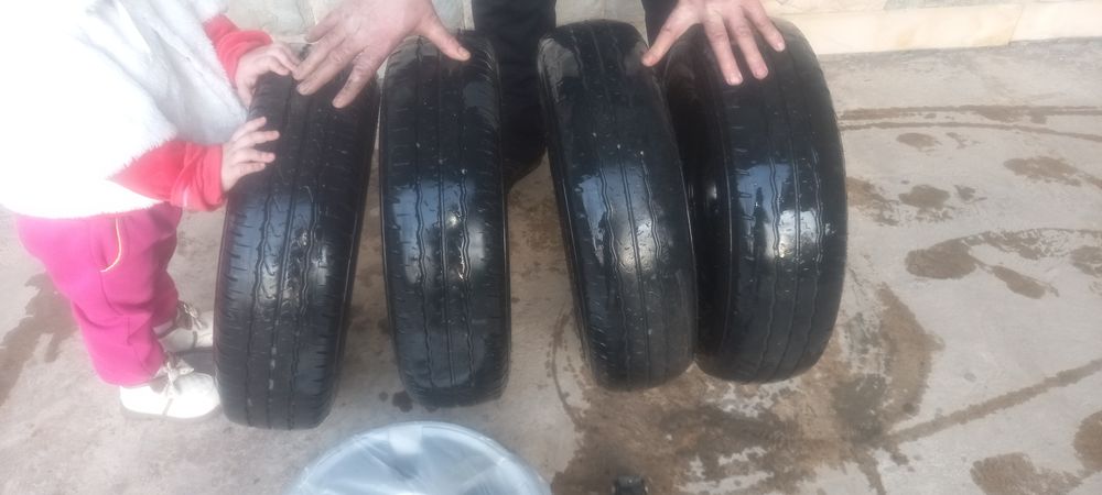 4 ta 12 damaz baloni sotiladi. Kalpaklar va damkrad