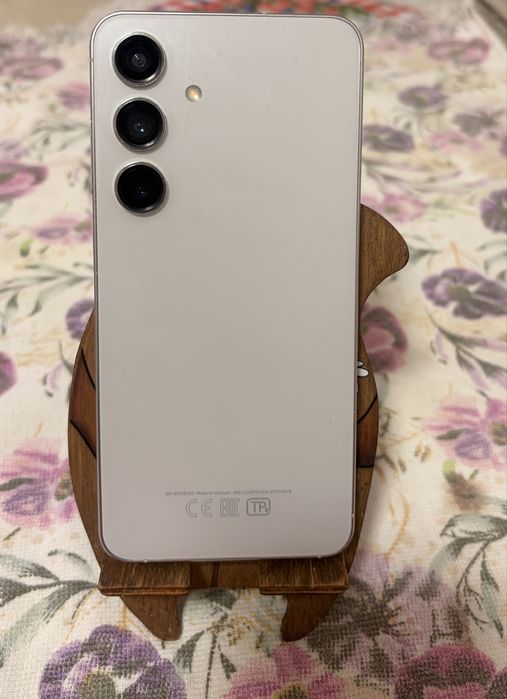 Продам Самсунг S24
