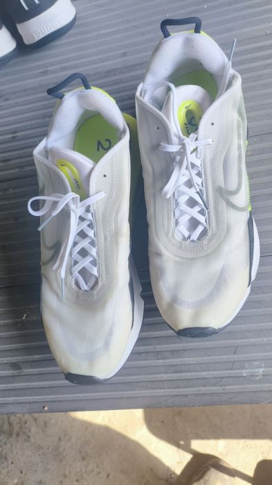 Nike Air Max 2090 в расцветке White Volt