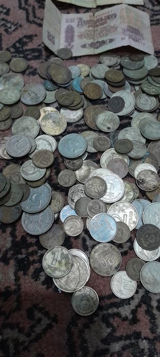 Монеты разные общий вес 700грамм