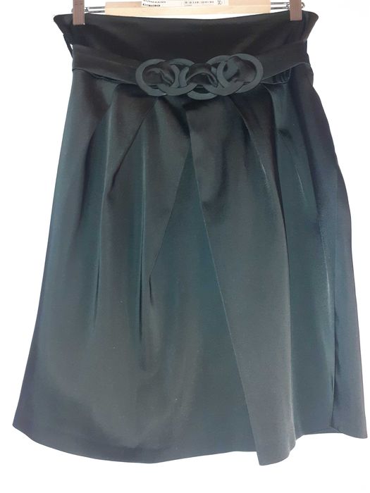 Сатенена пола с подплата и много красив колан.