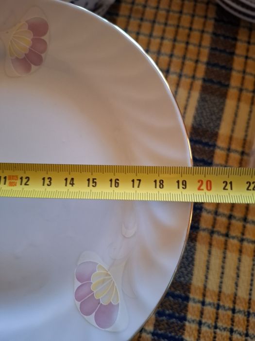 Чинии с флорален мотив