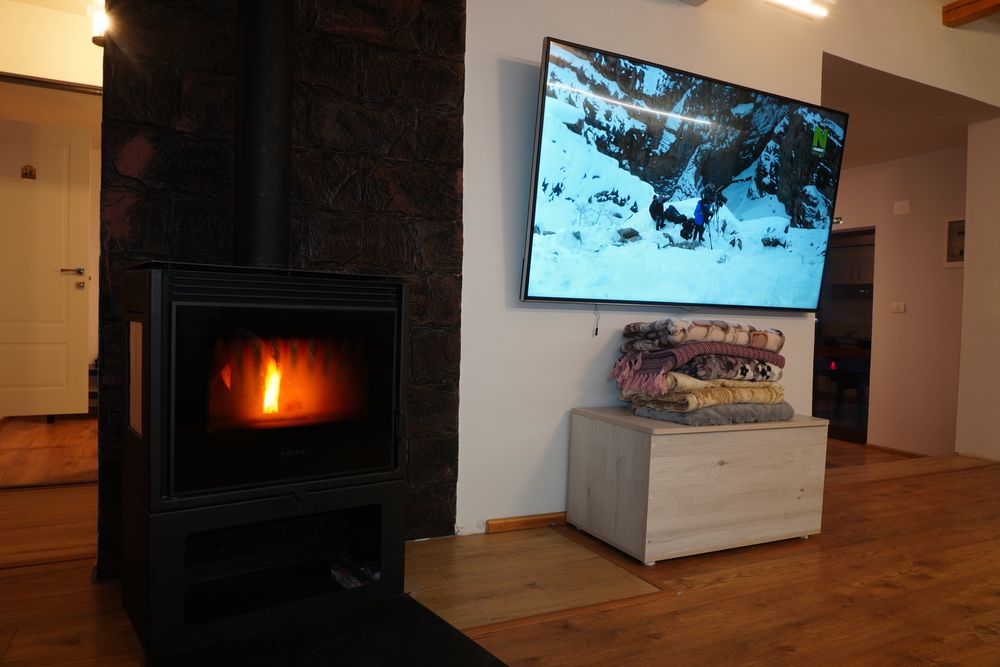 Cabană 13 persoane în jud. Arad de închiriat