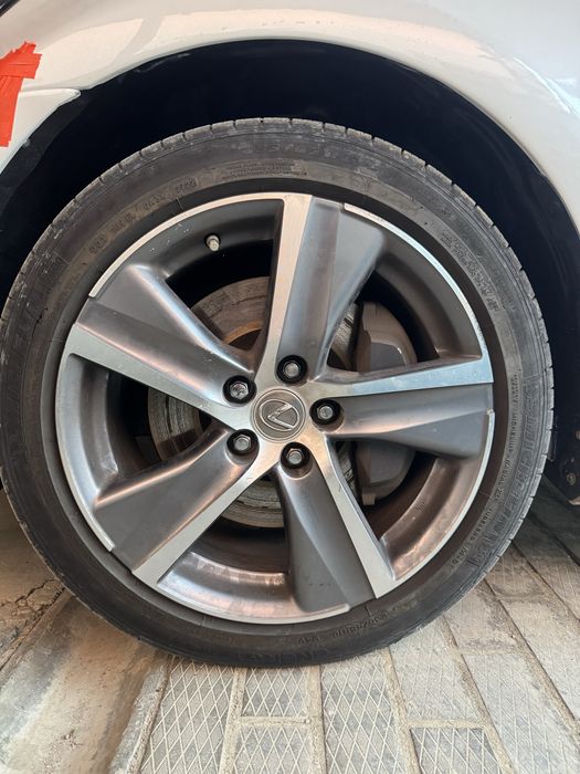 3 оригинальных диска с резиной от lexus gs r18
