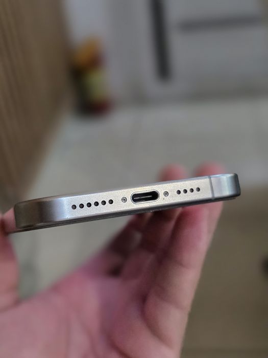 Iphone 15 pro max 256gb 87% yomkost ekranda dogi bor