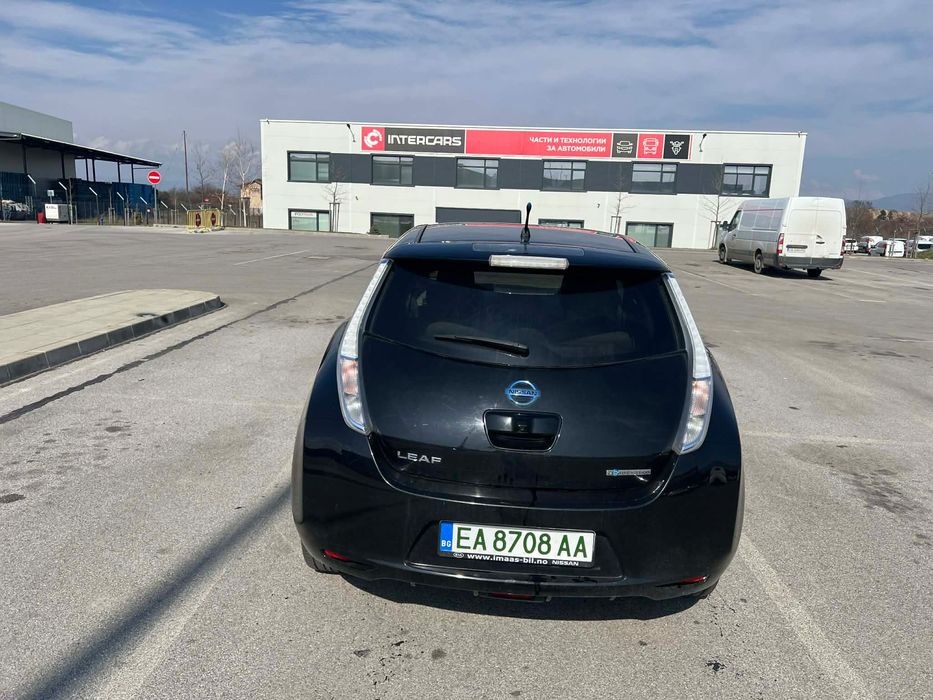 Продавам Nissan Leaf- електрически в перфектно състояние!