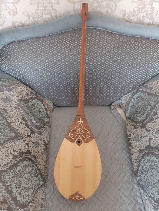 Домбыраа сатамын