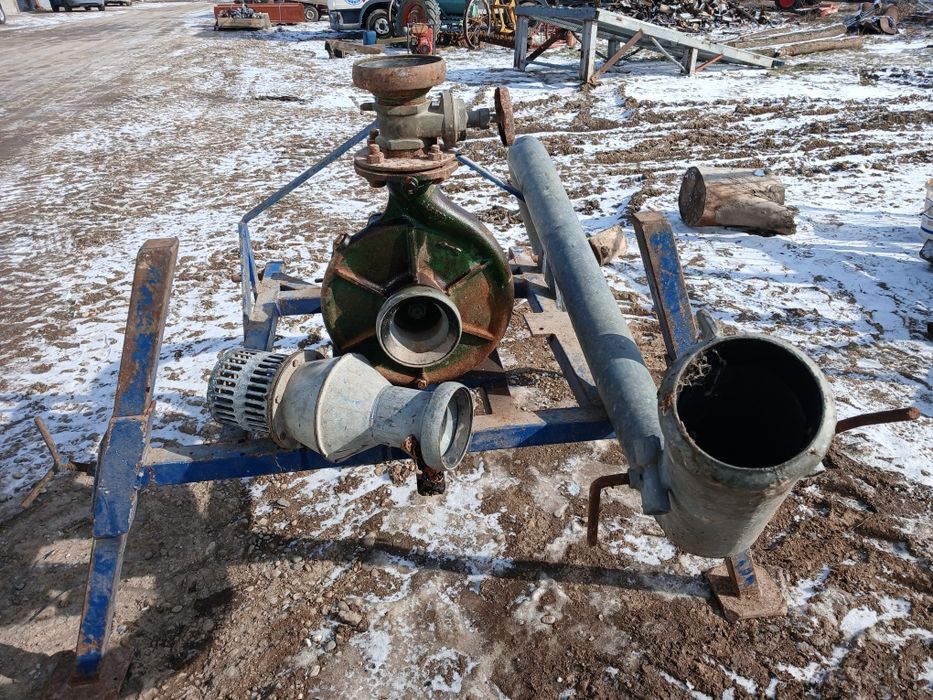 Vând pompă de irigat completă