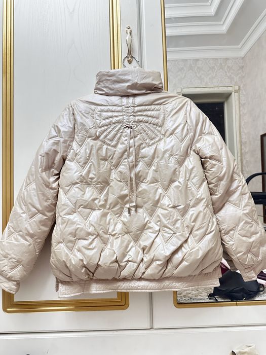 Qizlar uchun kurtka razmer M