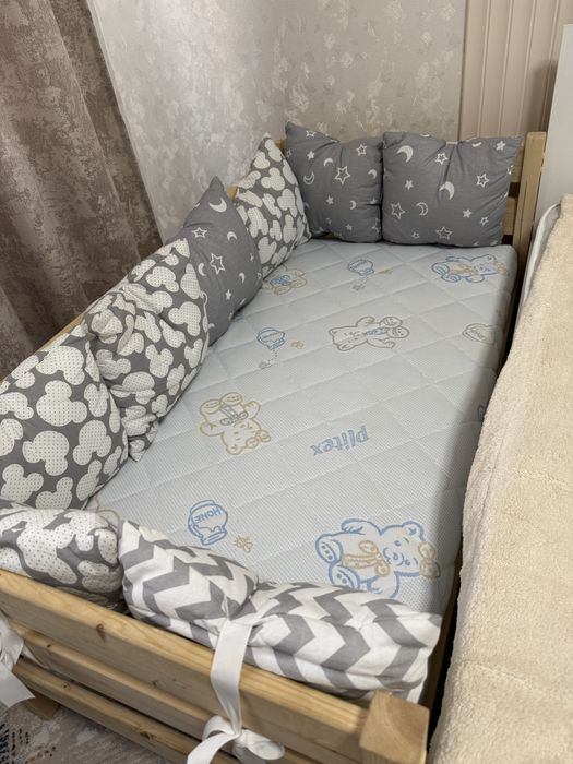 Продам детскую кровать приставную