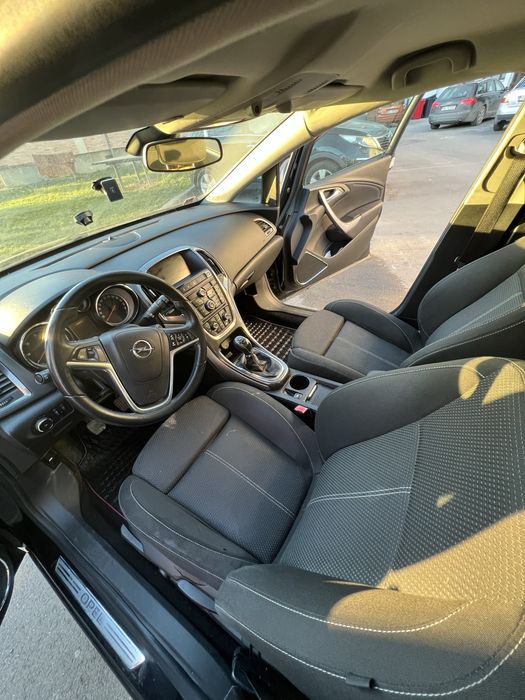 Opel Astra J 2.0  CDTI -full options- pachet sport- Negru