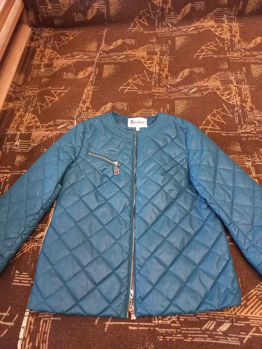 Продам женскую куртку