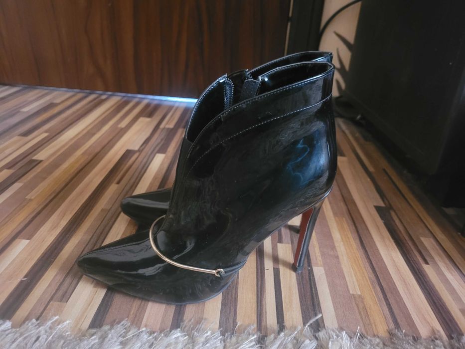 Лачени боти на тънък ток