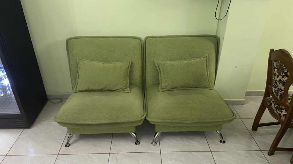 Продам холодильник и кресло