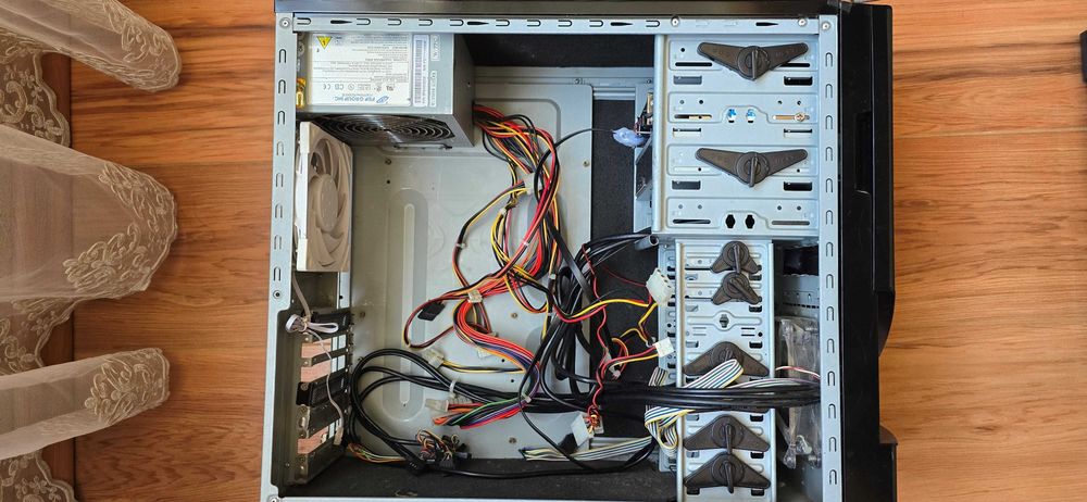 Premium PC кутия NZXT + DVD RW + Card Reader + 3,5 " HDD Rack