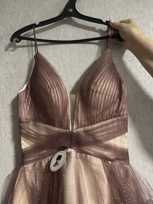 Шикарное вечернее платье