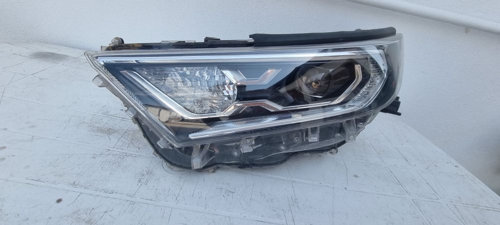 Far stanga full led Toyota Rav4