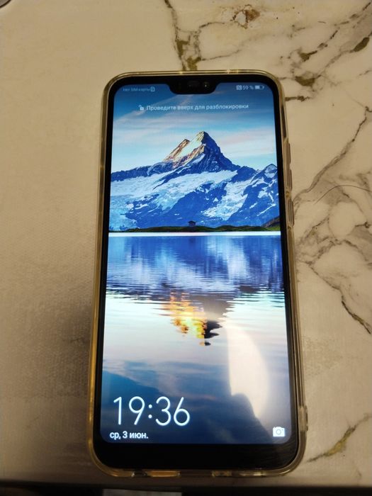 Смартфон Huawei P20 lite