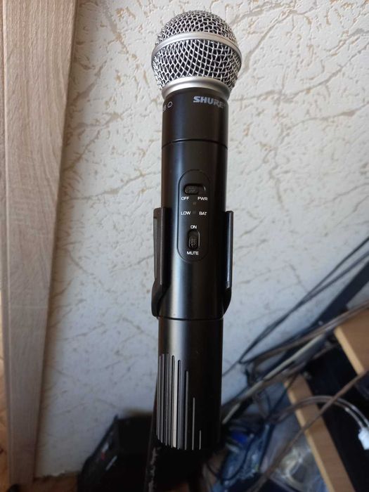 Продавам дистанционен микрофон SHURE SM 58