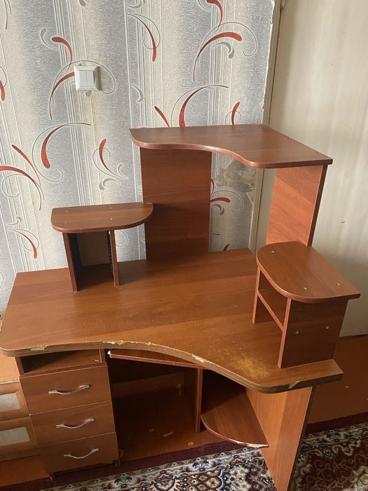 Продам компьютерный стол б/у