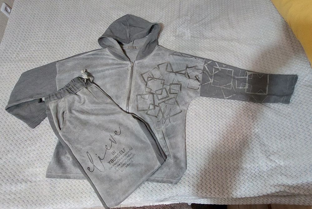 Костюм спортивный  прогулочный.